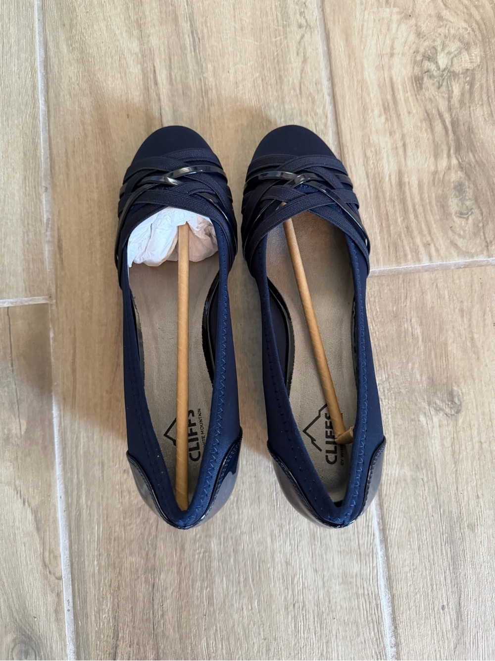 Cliffs by WHITE MOUNTAIN Navy Crisscross Strap shoes